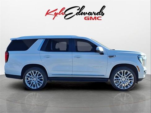 Used 2025 GMC Yukon Denali w/ Sun & Power Step Package image 4