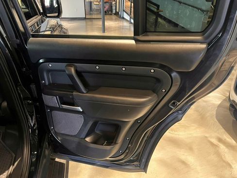 Used 2023 Land Rover Defender 110 V8 AWD/4WD image 27