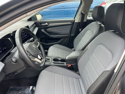 Used 2025 Volkswagen Jetta SE image 28