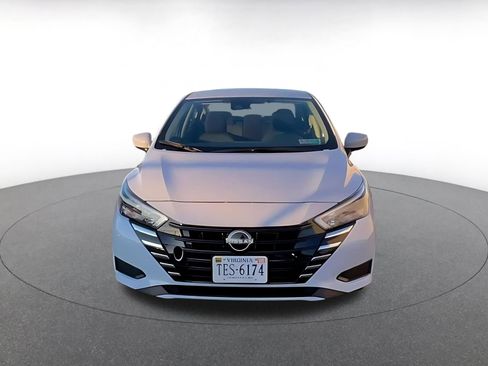 Used 2025 Nissan Versa SV image 3