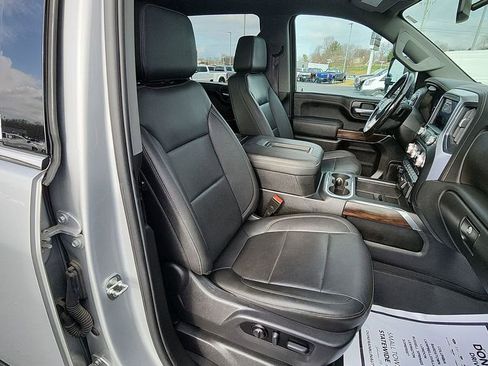 Used 2022 GMC Sierra 3500 SLT w/ SLT Convenience Package image 29