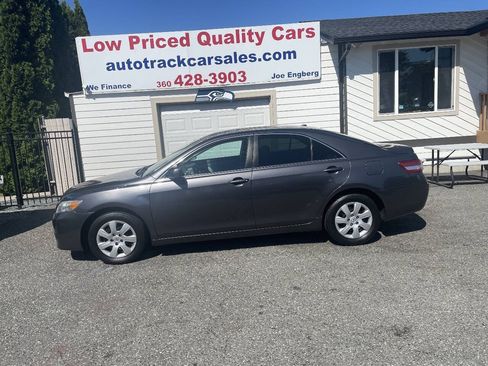 Used 2011 Toyota Camry LE FWD image 2