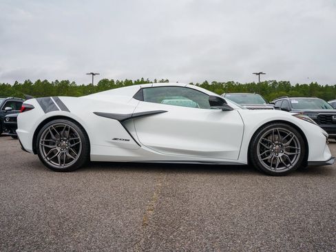 Used 2024 Chevrolet Corvette Z06 RWD image 18