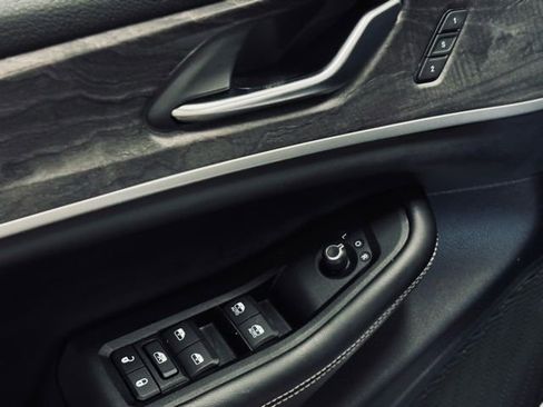 Used 2023 Jeep Grand Cherokee L Limited w/ Trailer Tow Group (B) image 14