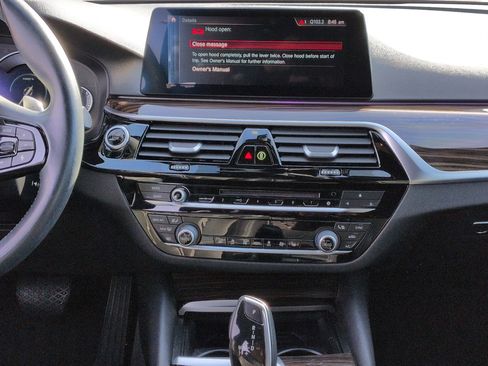 Used 2019 BMW 530e w/ Convenience Package image 30