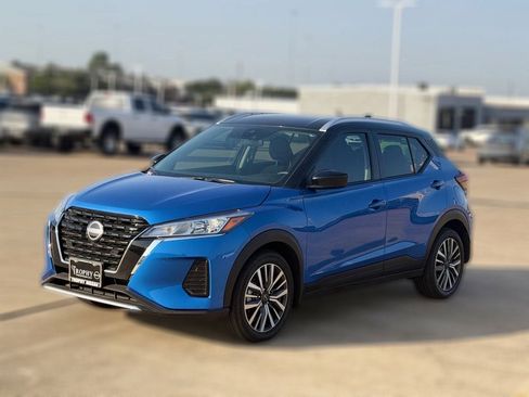 Certified 2024 Nissan Kicks SV FWD image 3