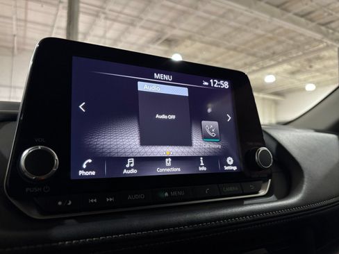 Used 2025 Nissan Rogue SV FWD image 19