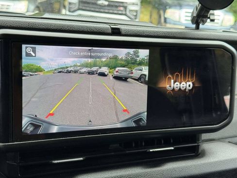 Used 2024 Jeep Gladiator Sport AWD/4WD image 5