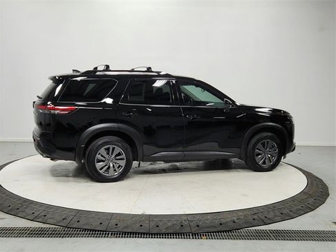 Used 2024 Nissan Pathfinder SV w/ Lighting Package (N92) image 8