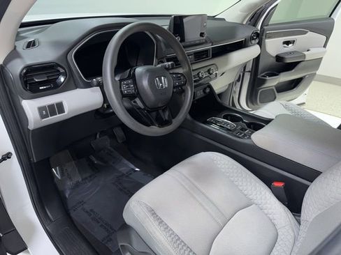 Used 2023 Honda Pilot LX image 10