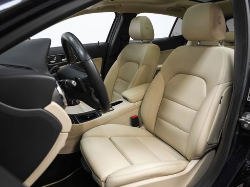Used 2019 Mercedes-Benz GLA 250 4MATIC image 5