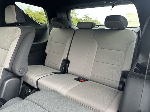 Used 2025 Chevrolet Traverse LT FWD image 32