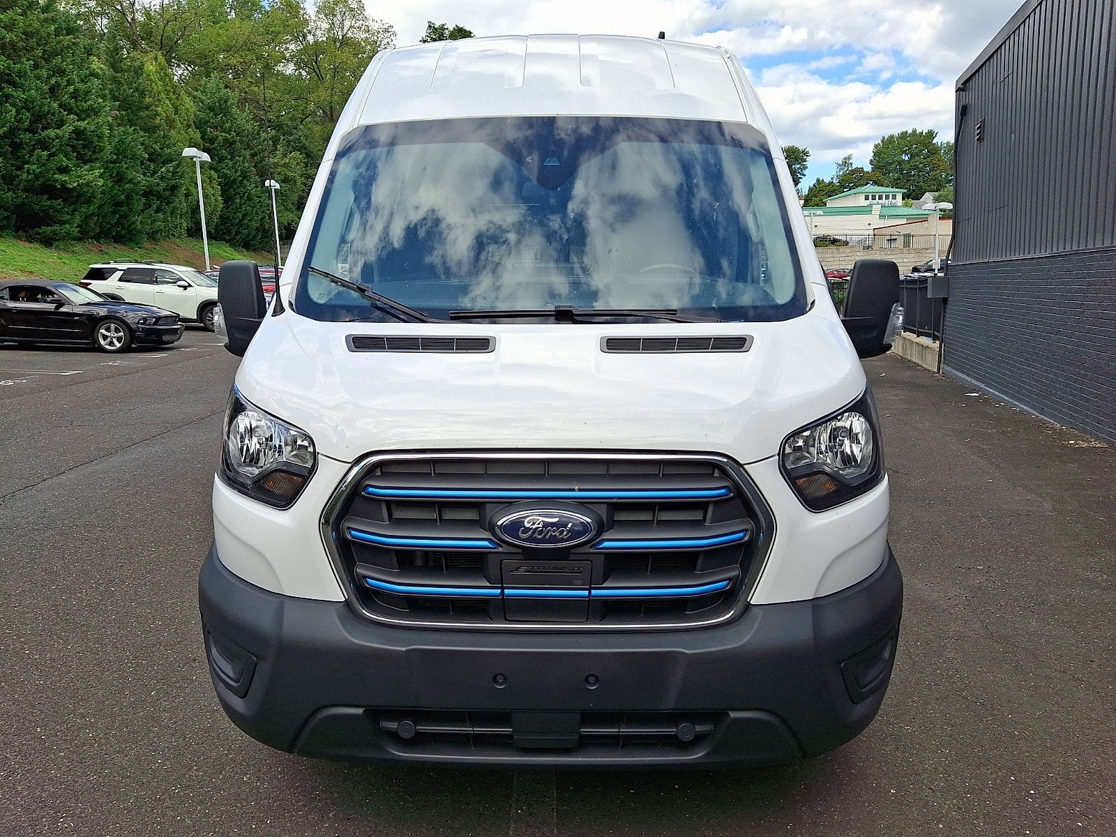 Used 2022 Ford E-Transit 148 High Roof Extended RWD image 2