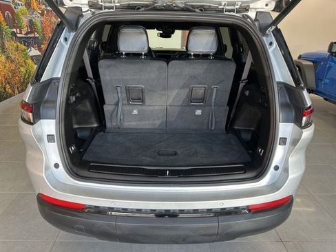 Used 2023 Jeep Grand Cherokee L Laredo image 47