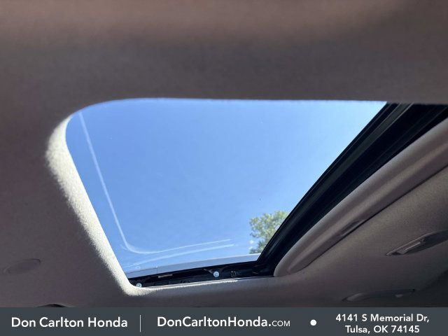 Used 2025 Hyundai Venue SEL FWD image 13