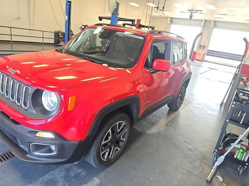 Used 2018 Jeep Renegade Latitude w/ Cold Weather Group AWD/4WD image 2
