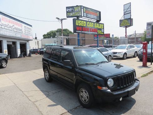 Used 2015 Jeep Patriot Sport FWD image 3