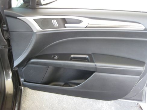 Used 2019 Ford Fusion SEL FWD image 39
