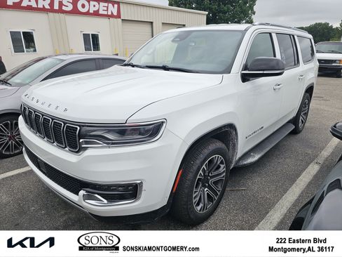 Used 2024 Jeep Wagoneer L Series II w/ Flexible Seating Group AWD/4WD image 1