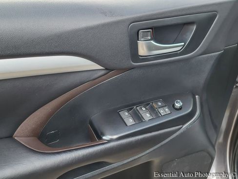 Used 2019 Toyota Highlander XLE image 15