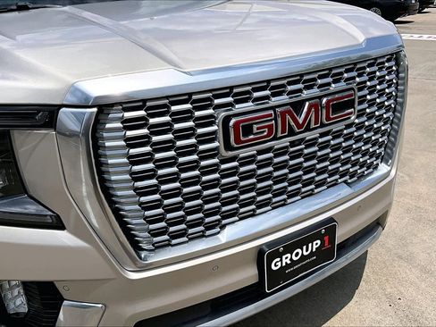 Used 2021 GMC Yukon Denali w/ Denali Premium Package AWD/4WD image 28
