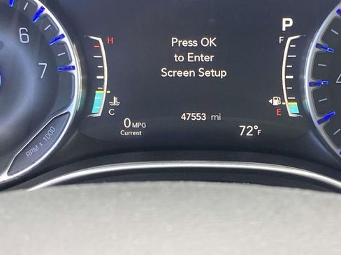Used 2023 Chrysler Pacifica Touring-L FWD image 32