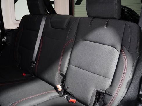 Used 2018 Jeep Wrangler Unlimited Rubicon image 19