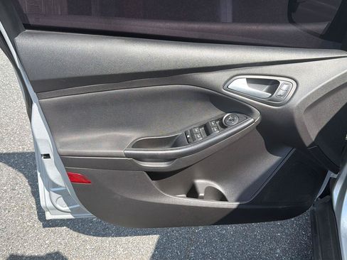 Used 2018 Ford Focus SE FWD image 8