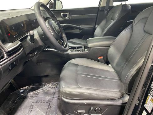Used 2025 Kia Sorento S w/ Panoramic Sunroof Package FWD image 17