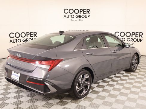 Used 2025 Hyundai Elantra SEL FWD image 22