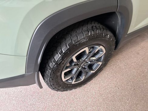 Used 2025 Chevrolet Equinox ACTIV w/ Safety and Technology Package AWD/4WD image 30