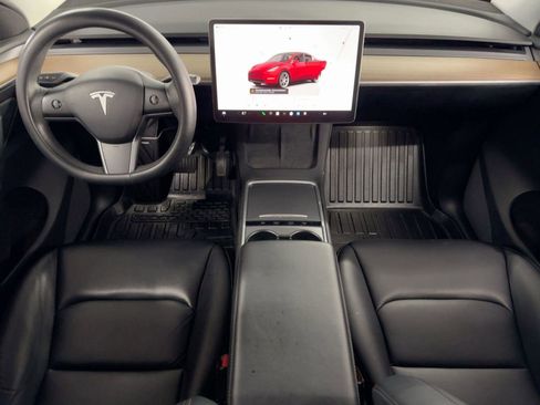Used 2022 Tesla Model Y Long Range image 17