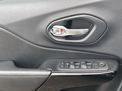 Used 2020 Jeep Cherokee Latitude Plus image 21