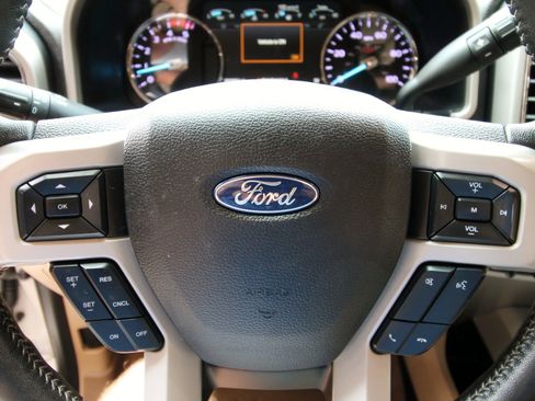 Used 2018 Ford F250 Lariat w/ Lariat Ultimate Package AWD/4WD image 26