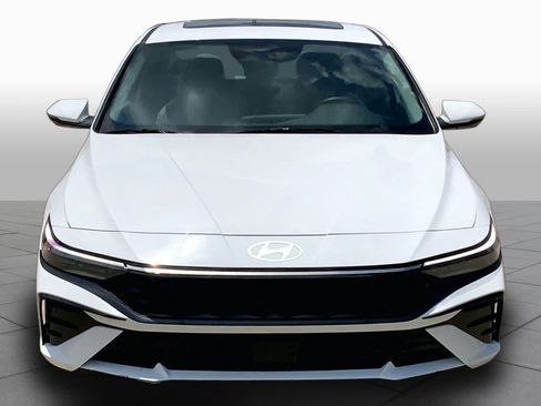 Used 2025 Hyundai Elantra Limited FWD image 4
