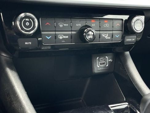 Used 2025 Jeep Compass Limited AWD/4WD image 20