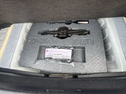 Used 2023 Nissan Altima 2.5 SR FWD image 18