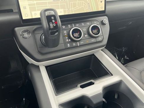 New 2026 Land Rover Defender 130 X-Dynamic SE AWD/4WD image 29