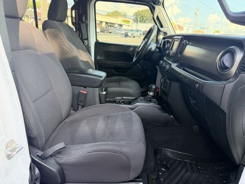 Used 2018 Jeep Wrangler Unlimited Sport AWD/4WD image 17