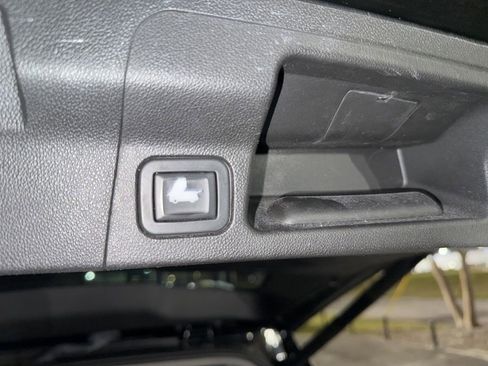 Used 2018 GMC Acadia SLT image 11