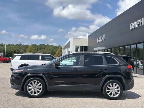 Used 2017 Jeep Cherokee Limited FWD image 7