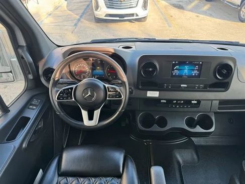 Used 2023 Mercedes-Benz Sprinter 3500 image 22