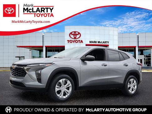 Used 2024 Chevrolet Trax LS FWD image 1
