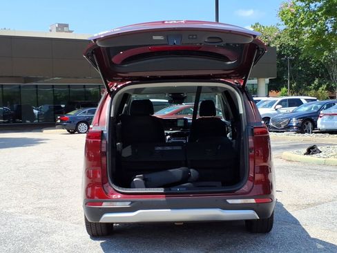 Used 2024 Kia Carnival EX FWD image 30