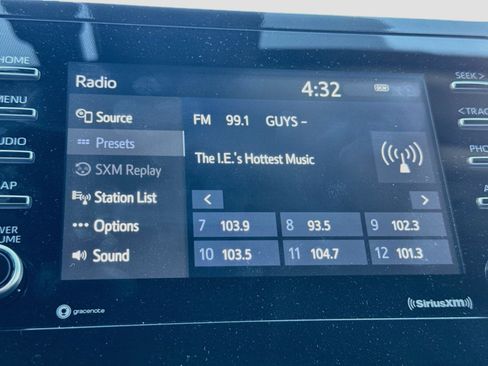 Used 2023 Toyota Camry SE FWD image 10