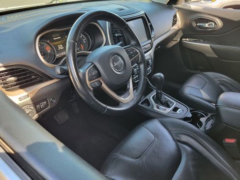 Used 2018 Jeep Cherokee Limited image 3