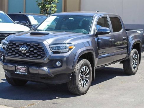 Used 2022 Toyota Tacoma TRD Sport w/ Technology Package image 3