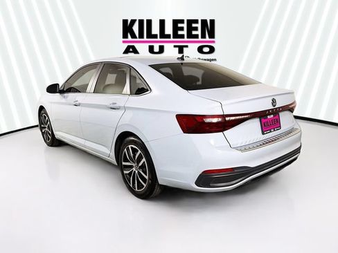 Used 2025 Volkswagen Jetta SE FWD image 5