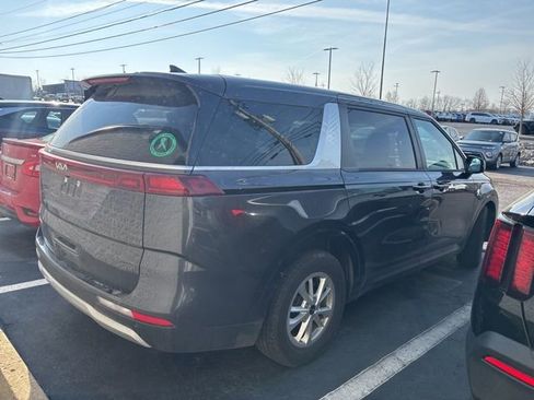 Used 2024 Kia Carnival LX image 4