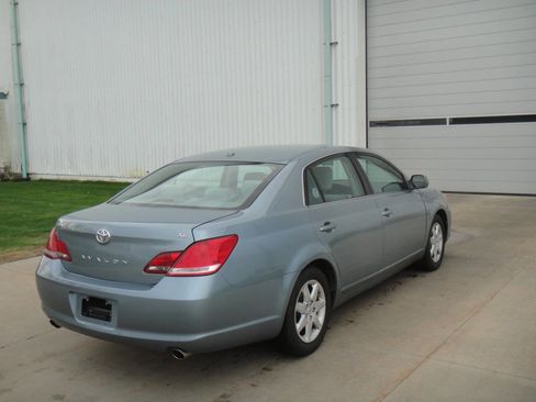 Used 2010 Toyota Avalon XL image 6